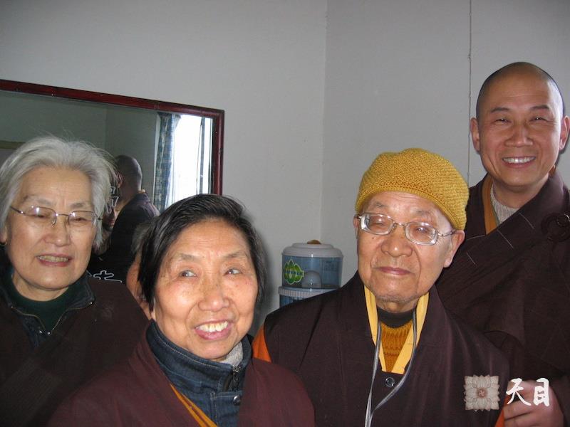 20060315圣观法师率江西宜春化成寺四众弟子到江西南昌显教寺给戒全长老祝寿