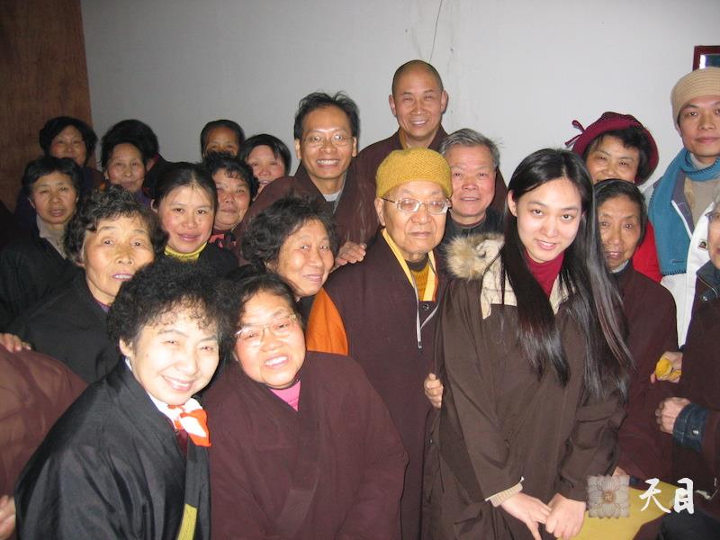 20060315果实（出家前的果实法师）居士跟随恩师圣观法师到南昌显教寺给师公戒全长老祝寿