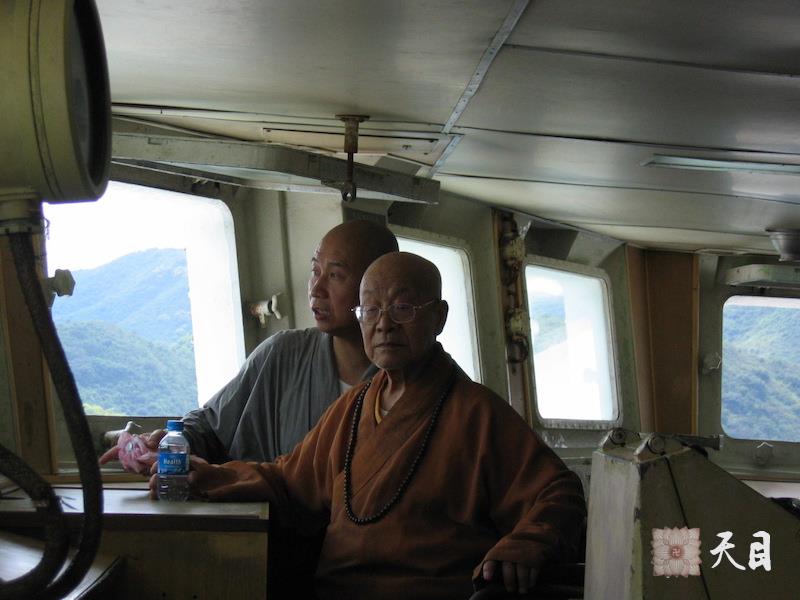20060506圣观法师陪同戒全长老深圳参观明斯克号航空母舰（二）