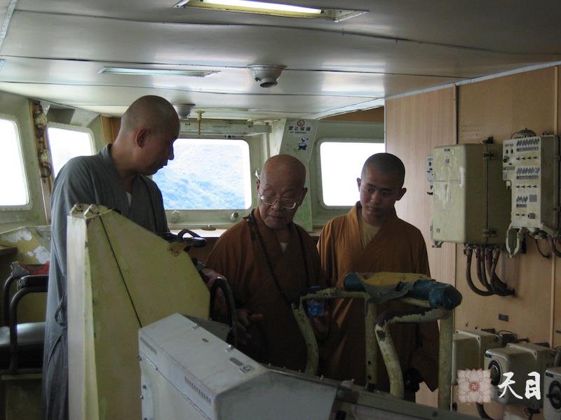 20060506圣观法师陪同戒全长老深圳参观明斯克号航空母舰（二）