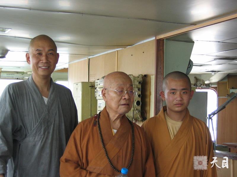 20060506圣观法师陪同戒全长老深圳参观明斯克号航空母舰（三）