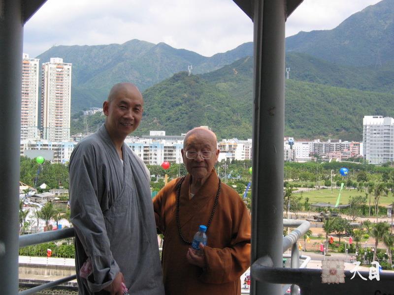 20060506圣观法师陪同戒全长老深圳参观明斯克号航空母舰（三）