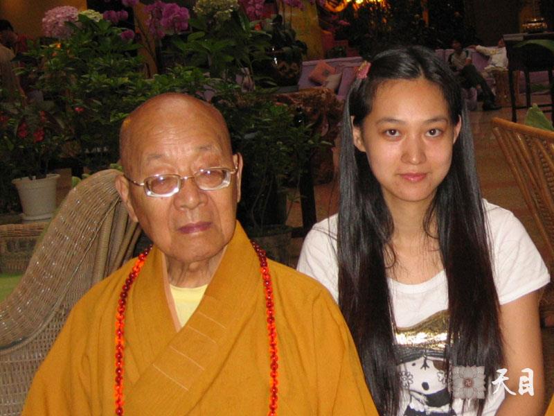 20060712果实（出家前的果实法师）居士护持戒全长老参加大理崇圣寺开光