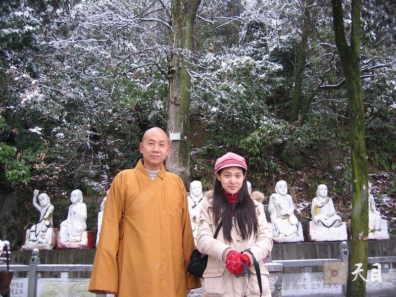 20060313果实（出家前的果实法师）居士在江西宜春化成寺拍摄雪景2