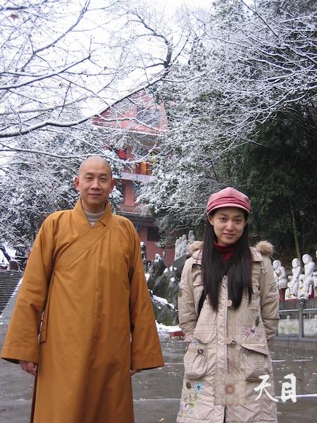 20060313果实（出家前的果实法师）居士在江西宜春化成寺拍摄雪景2