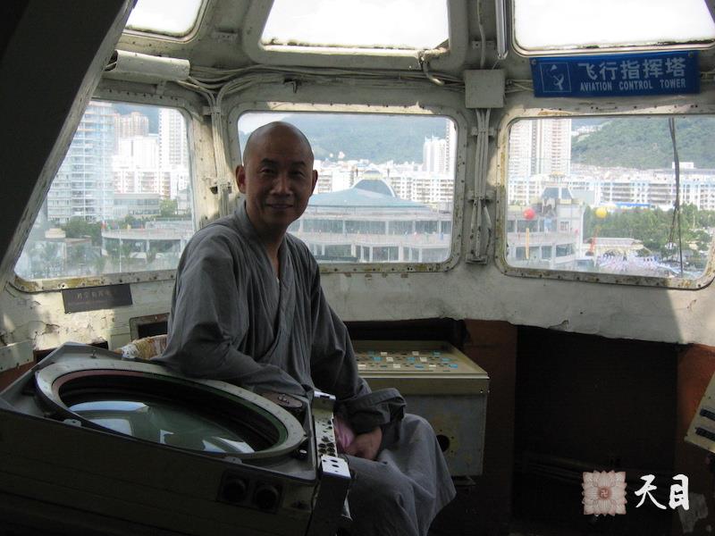 20060506圣观法师陪同戒全长老深圳参观明斯克号航空母舰（三）