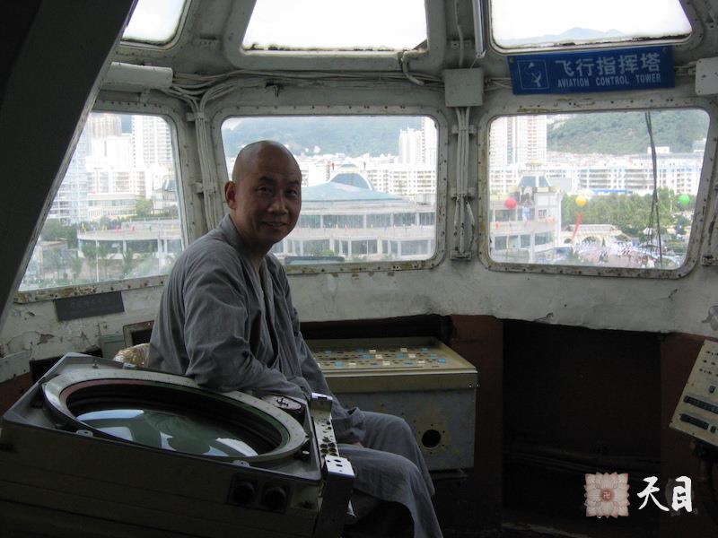 20060506圣观法师陪同戒全长老深圳参观明斯克号航空母舰（三）