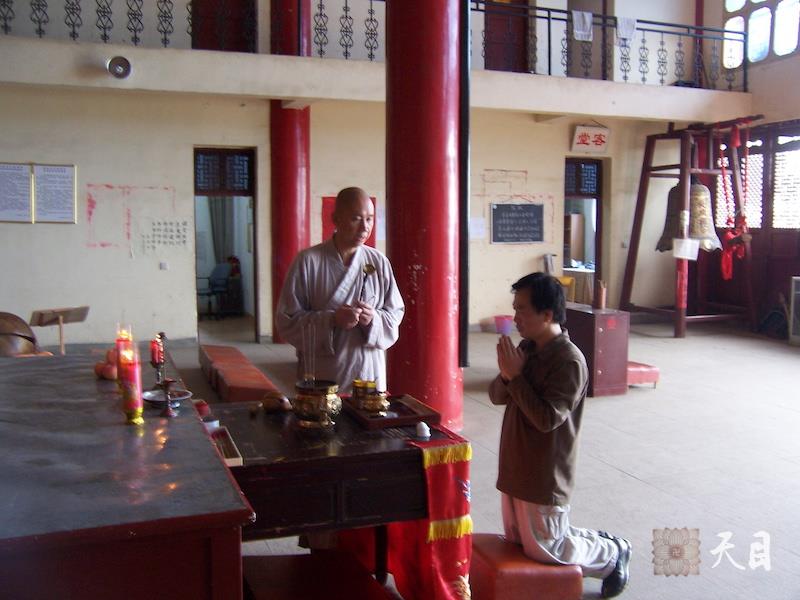 20060605圣观法师在江西宜春化成寺给果觉居士皈依