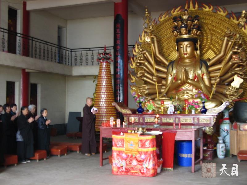 20060605圣观法师在江西宜春化成寺领众过堂