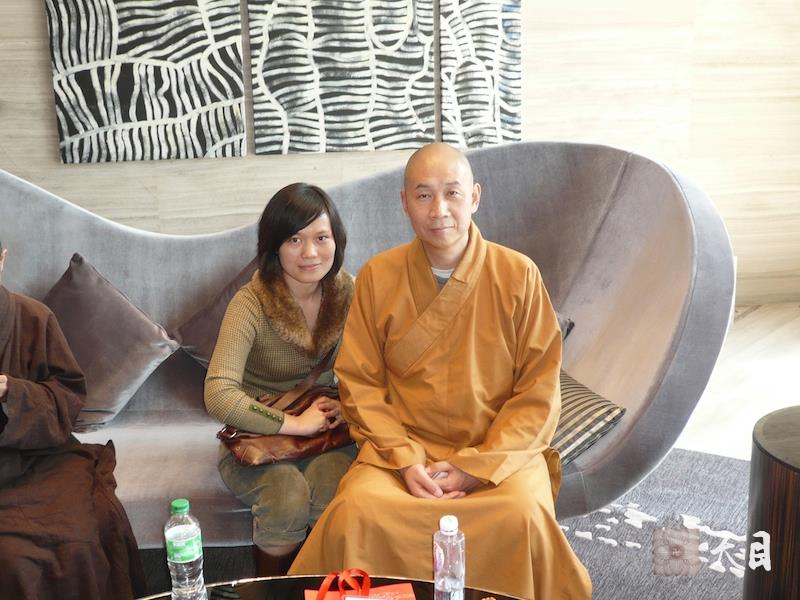 20081012-14圣观法师参加北京第二届国际慈善论坛1