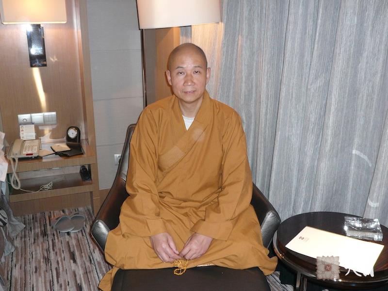20081012-14圣观法师参加北京第二届国际慈善论坛2