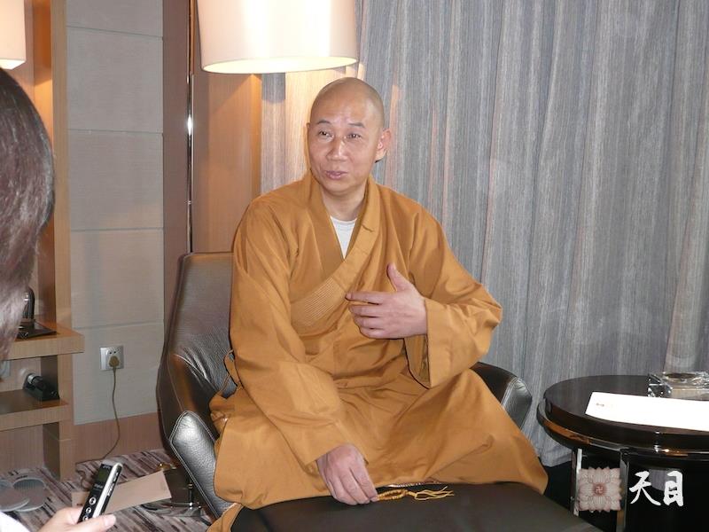 20081012-14圣观法师参加北京第二届国际慈善论坛2