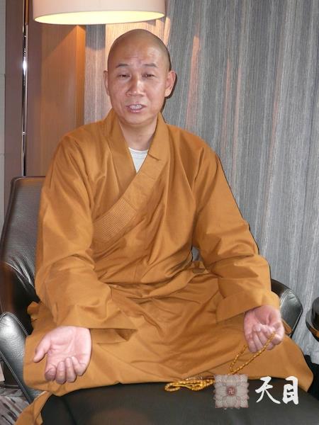 20081012-14圣观法师参加北京第二届国际慈善论坛2