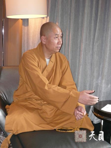 20081012-14圣观法师参加北京第二届国际慈善论坛2