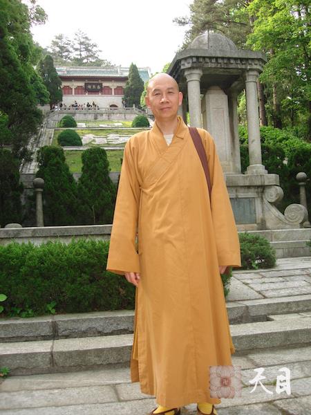 20090421圣观法师在湖南南岳瞻仰忠烈祠
