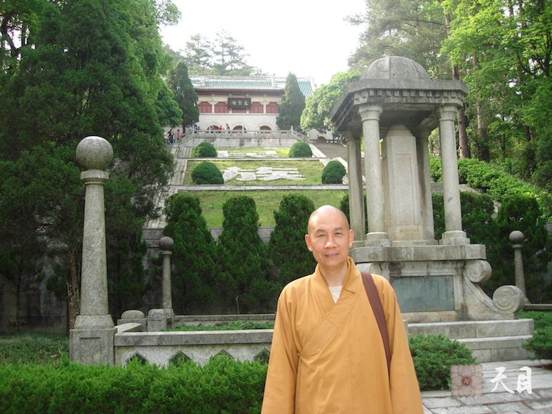 20090421圣观法师在湖南南岳瞻仰忠烈祠