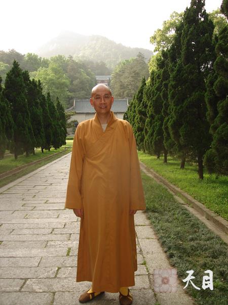 20090421圣观法师在湖南南岳瞻仰忠烈祠