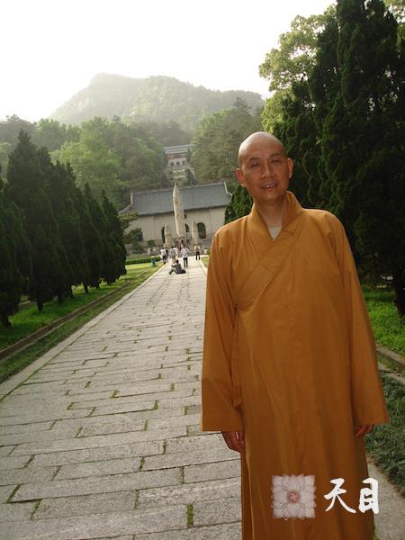 20090421圣观法师在湖南南岳瞻仰忠烈祠