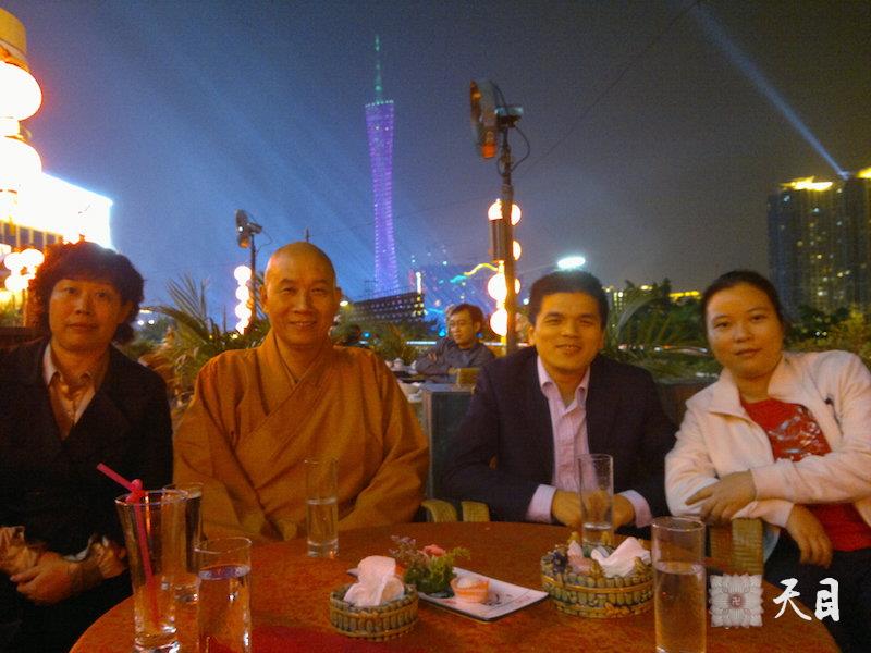 20101124圣观法师应黄远新黄嘉莉的供养在广州二沙岛素食馆吃晚饭
