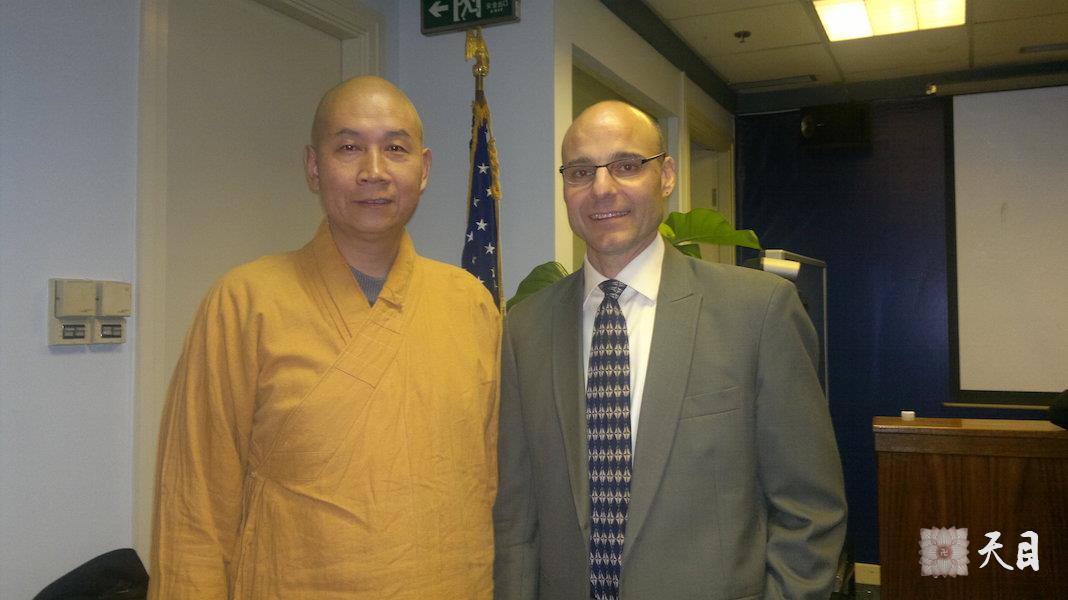 20110119圣观法师和包德宝在美国驻广州总领事馆