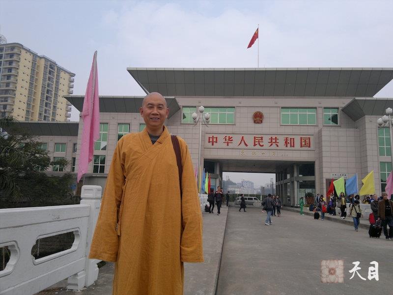 20110204-10圣观法师应果愿居士的供养在越南云游（二）