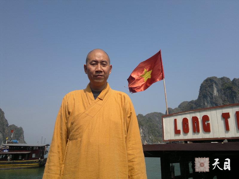 20110204-10圣观法师应果愿居士的供养在越南云游（一）