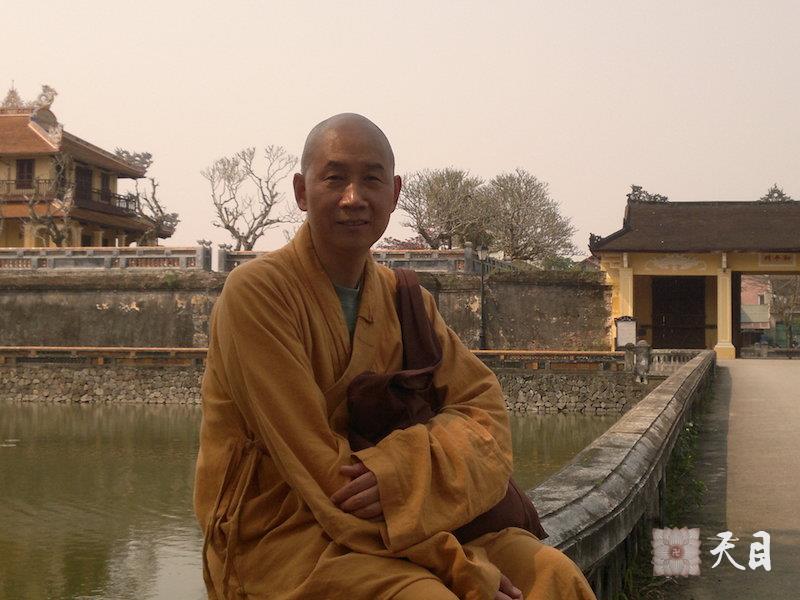 20110204-10圣观法师应果愿居士的供养在越南云游（二）