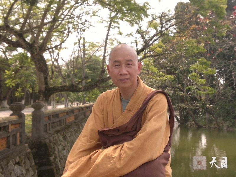 20110204-10圣观法师应果愿居士的供养在越南云游（二）