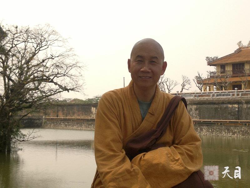 20110204-10圣观法师应果愿居士的供养在越南云游（二）