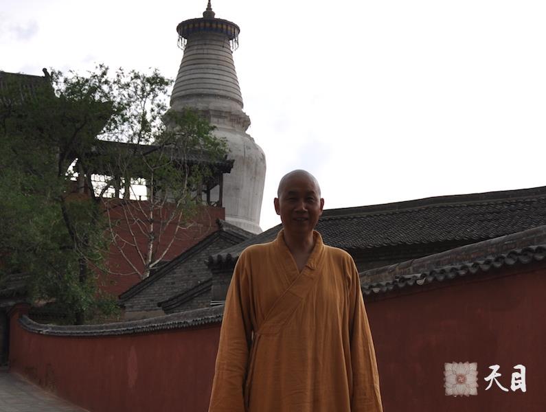 20110713圣观法师带领心敬果贞心宁果静两家居士在山西大同华严寺和五台山塔院寺参学