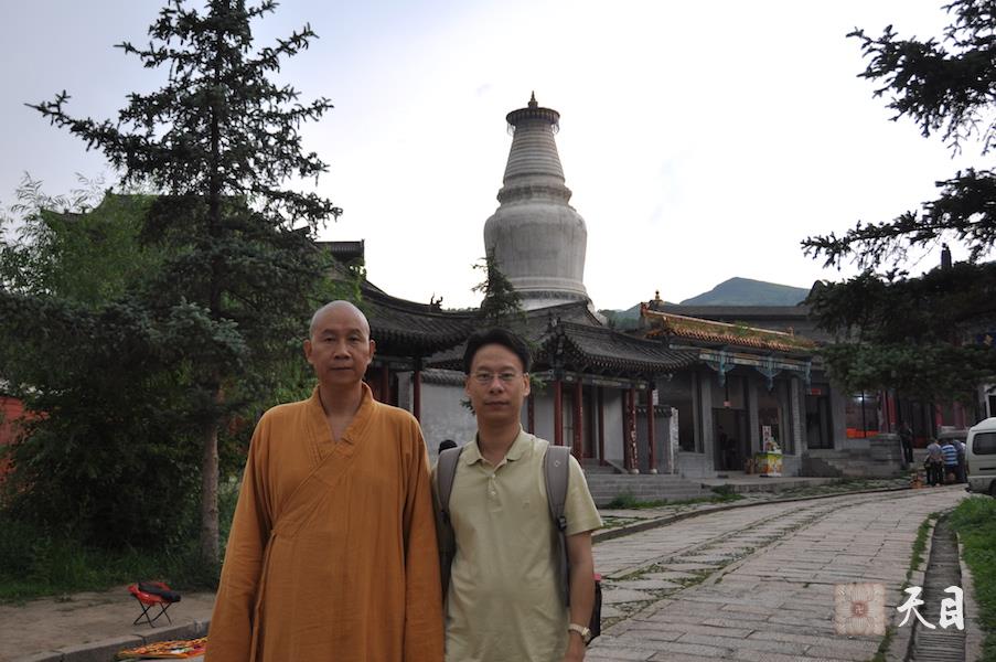 20110713圣观法师带领心敬果贞心宁果静两家居士在山西大同华严寺和五台山塔院寺参学