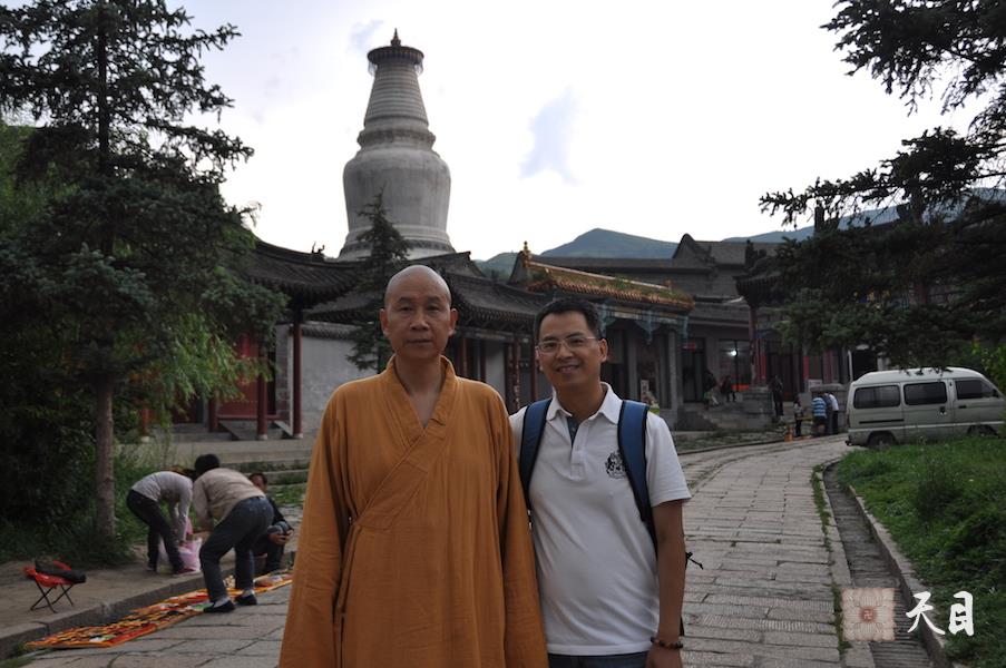 20110713圣观法师带领心敬果贞心宁果静两家居士在山西大同华严寺和五台山塔院寺参学