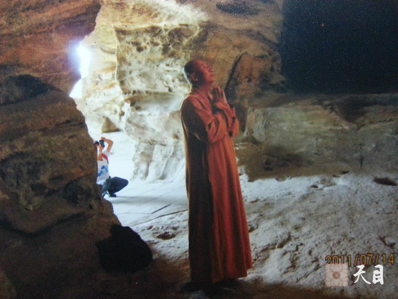 20110714圣观法师心敬果贞心宁果静两家在山西大同云冈石窟
