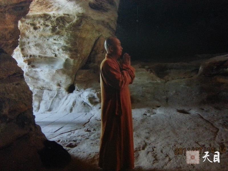 20110714圣观法师心敬果贞心宁果静两家在山西大同云冈石窟