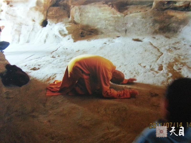 20110714圣观法师心敬果贞心宁果静两家在山西大同云冈石窟