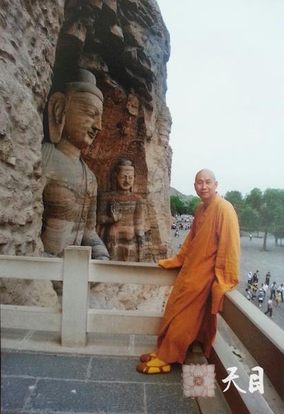20110714圣观法师心敬果贞心宁果静两家在山西大同云冈石窟