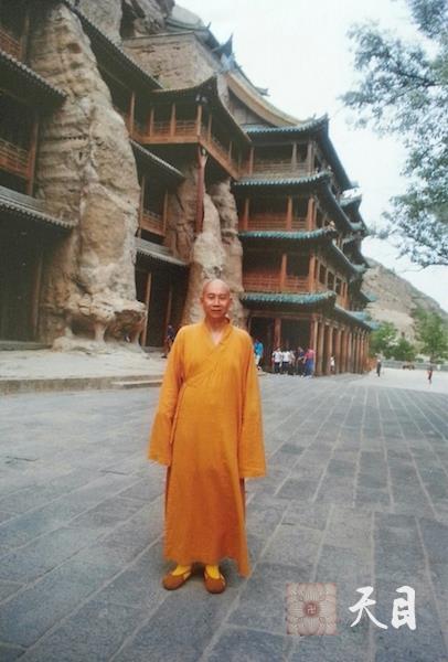 20110714圣观法师心敬果贞心宁果静两家在山西大同云冈石窟
