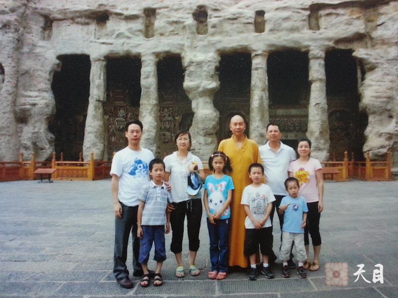 20110714圣观法师心敬果贞心宁果静两家在山西大同云冈石窟