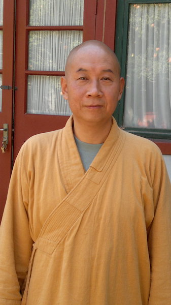 20110922圣观法师和赵二军相聚在北京富强胡同6号和福慧慈缘素食馆