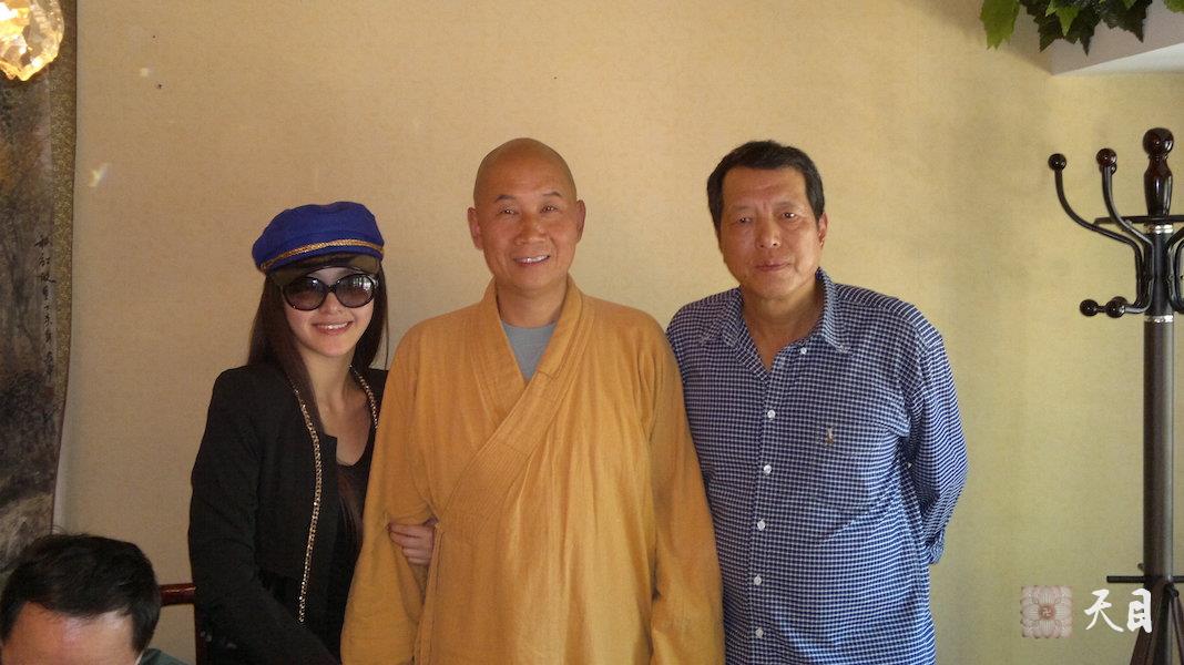 20110922圣观法师和赵二军相聚在北京富强胡同6号和福慧慈缘素食馆