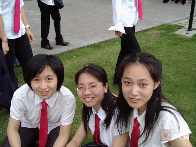 20020619邹宜均（出家前的果实法师）华南师范大学毕业照