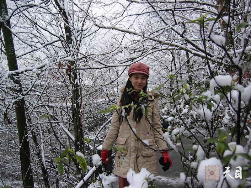 20060313果实（出家前的果实法师）居士在江西宜春化成寺拍摄雪景1
