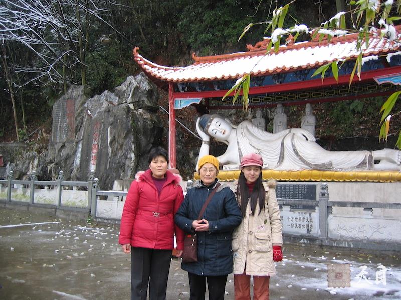 20060313果实（出家前的果实法师）居士在江西宜春化成寺拍摄雪景2