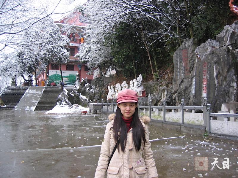 20060313果实（出家前的果实法师）居士在江西宜春化成寺拍摄雪景1
