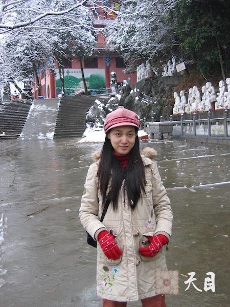 20060313果实（出家前的果实法师）居士在江西宜春化成寺拍摄雪景1
