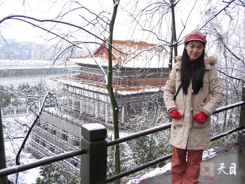 20060313果实（出家前的果实法师）居士在江西宜春化成寺拍摄雪景1