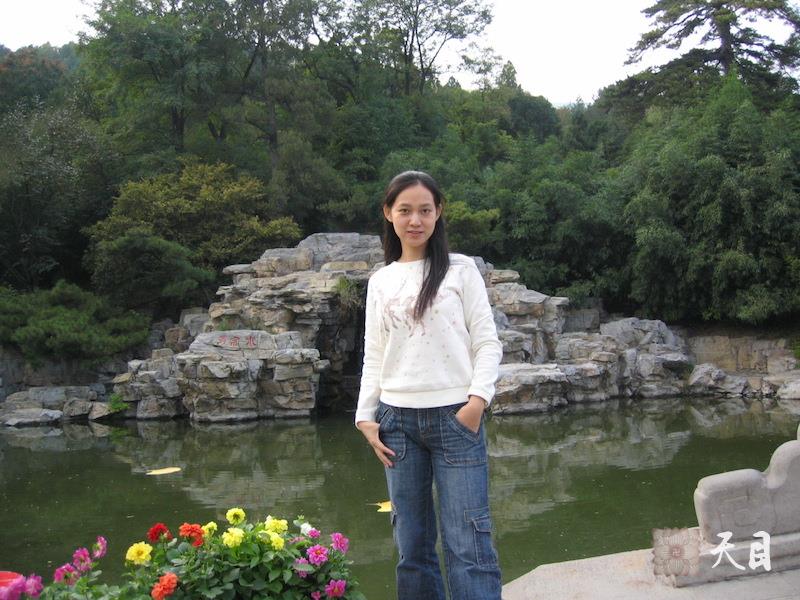 20061011果实（出家前的果实法师）居士在北京香山公园