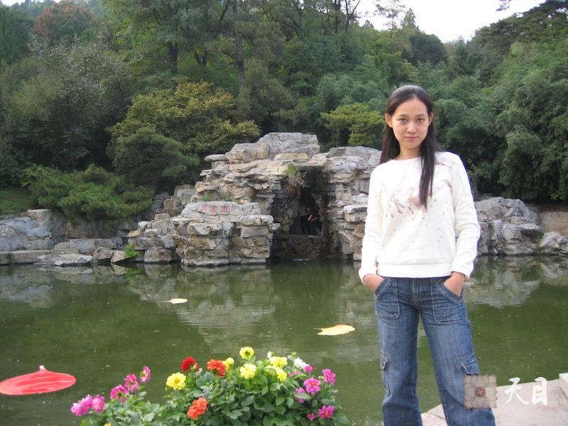 20061011果实（出家前的果实法师）居士在北京香山公园