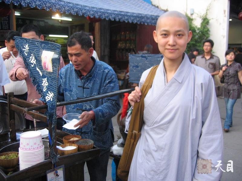 20080515果实法师在果萍居士的护持下到安徽黄山云游