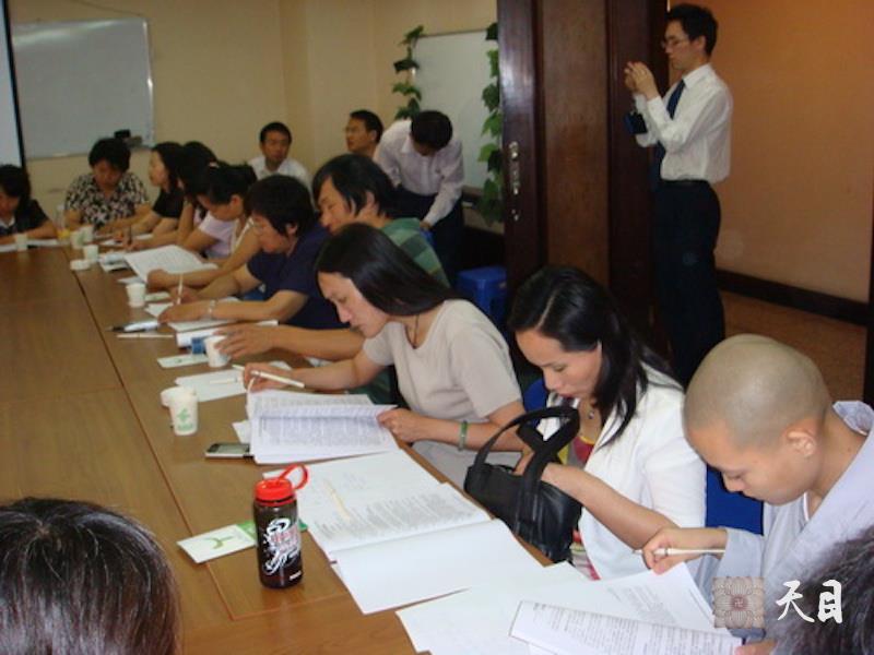 20090524果实法师出席北京举行的“女性权益与尊严维护暨邓玉娇事件研讨会